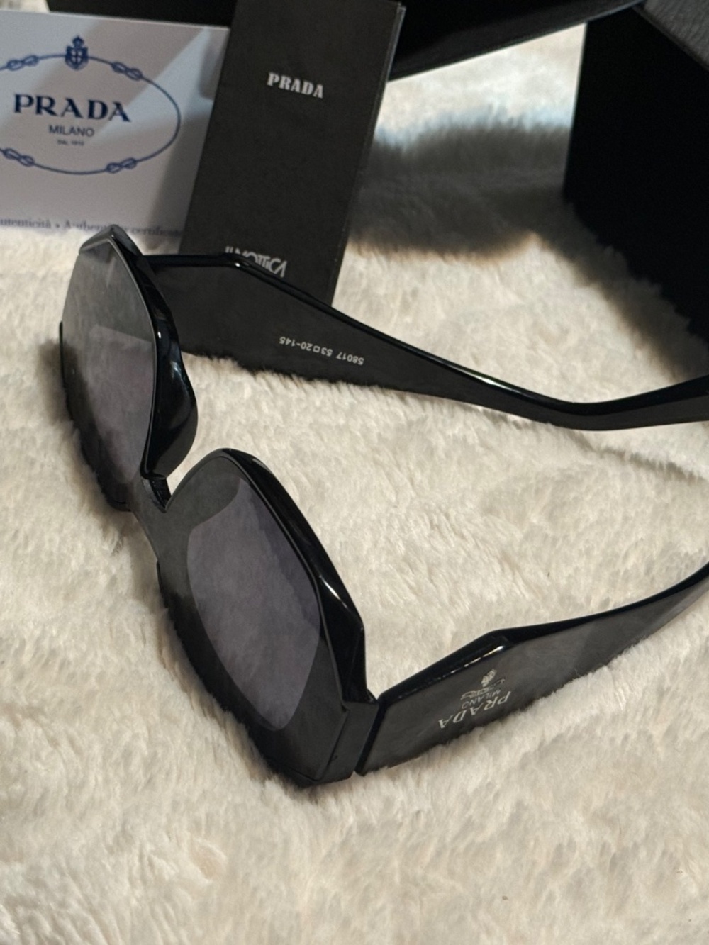 Prada - Picture 5 of 11